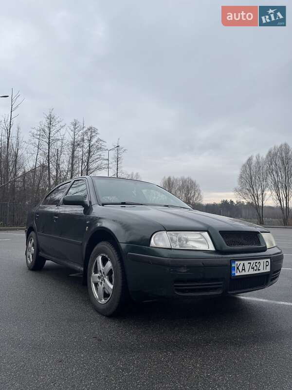 Лифтбек Skoda Octavia 2004 в Буче