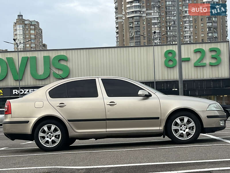 Лифтбек Skoda Octavia 2004 в Киеве