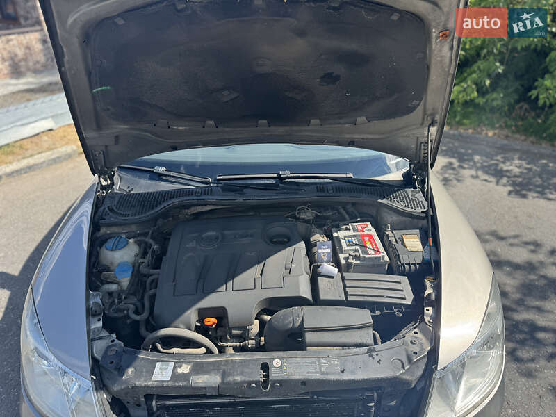 Лифтбек Skoda Octavia 2010 в Житомире