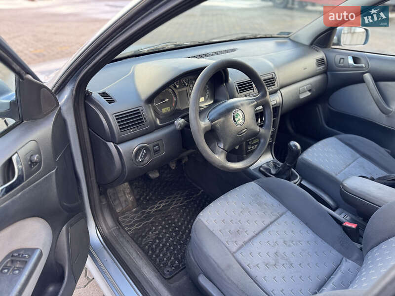 Лифтбек Skoda Octavia 2004 в Сарнах