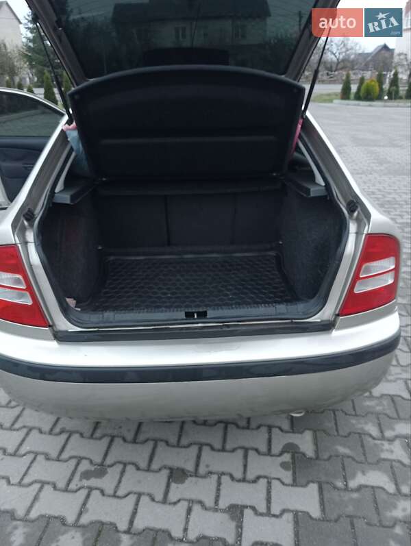 Лифтбек Skoda Octavia 2004 в Гусятине