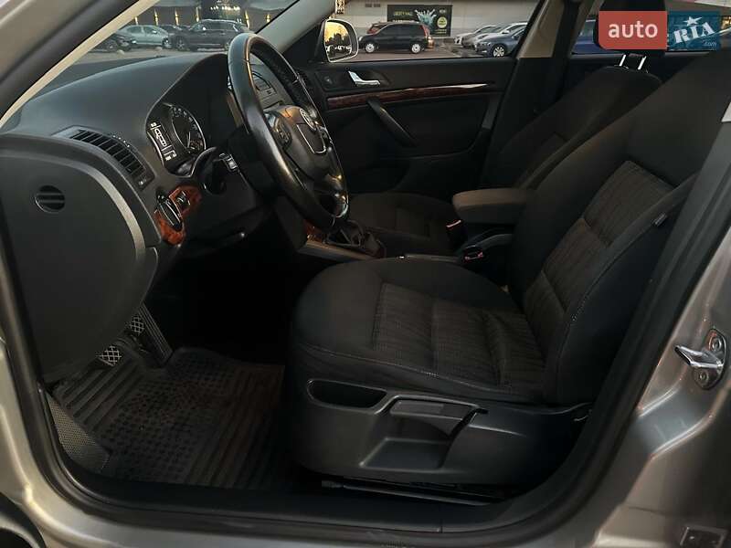 Лифтбек Skoda Octavia 2009 в Житомире