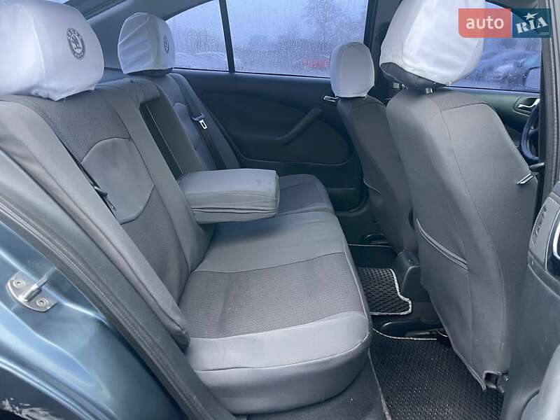 Лифтбек Skoda Octavia 2004 в Киеве