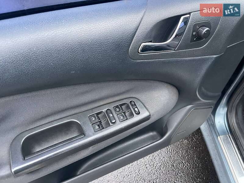 Лифтбек Skoda Octavia 2004 в Киеве