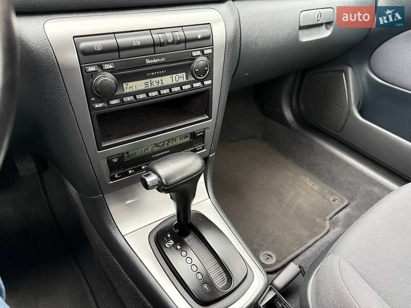 Лифтбек Skoda Octavia 2004 в Кропивницком