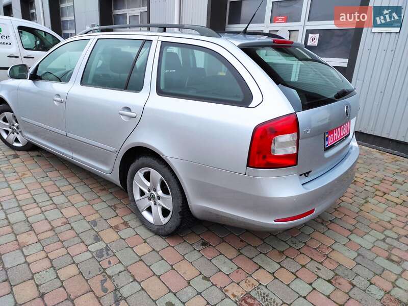 Универсал Skoda Octavia 2010 в Сарнах