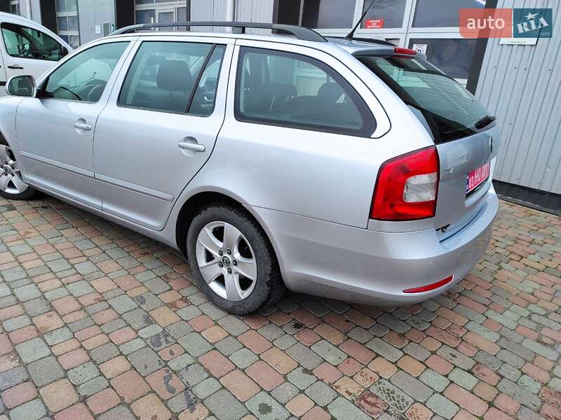 Универсал Skoda Octavia 2010 в Сарнах