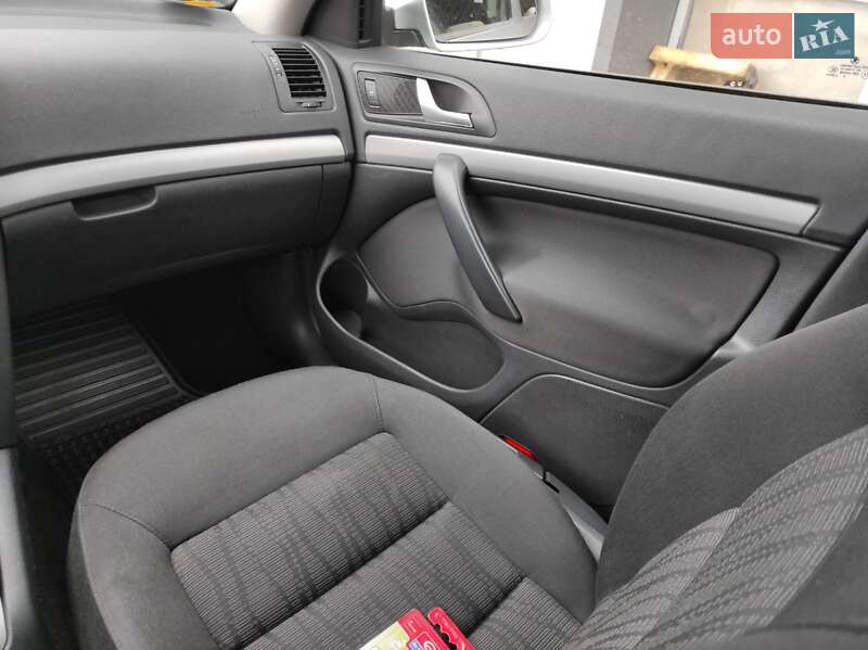 Универсал Skoda Octavia 2010 в Сарнах