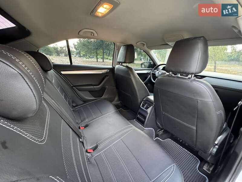 Лифтбек Skoda Octavia 2016 в Николаеве
