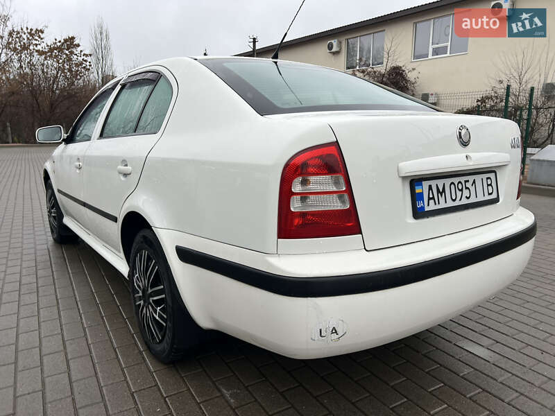 Лифтбек Skoda Octavia 2002 в Житомире