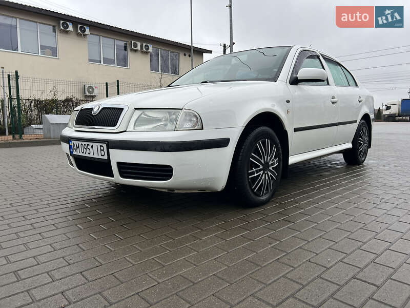 Лифтбек Skoda Octavia 2002 в Житомире