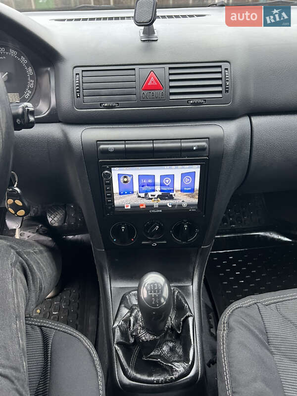 Лифтбек Skoda Octavia 2002 в Житомире