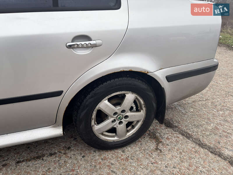 Лифтбек Skoda Octavia 2003 в Барышевке