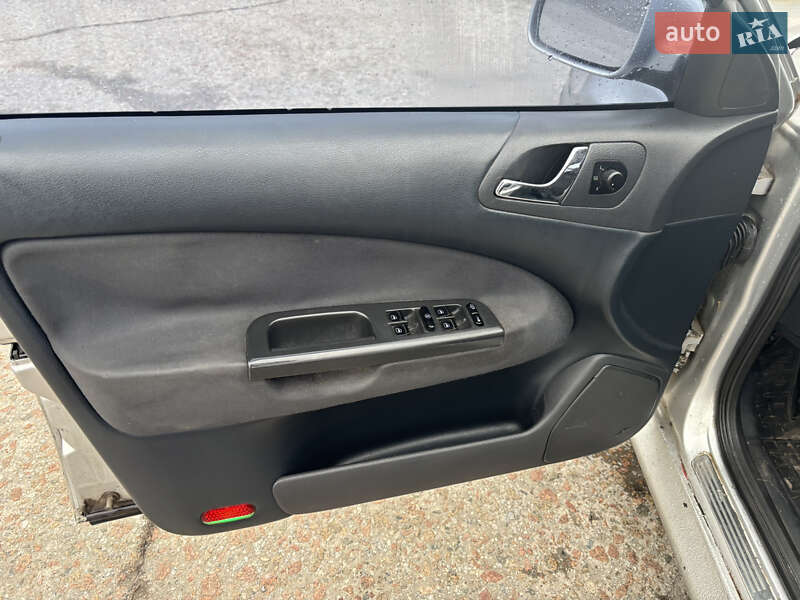 Лифтбек Skoda Octavia 2003 в Барышевке