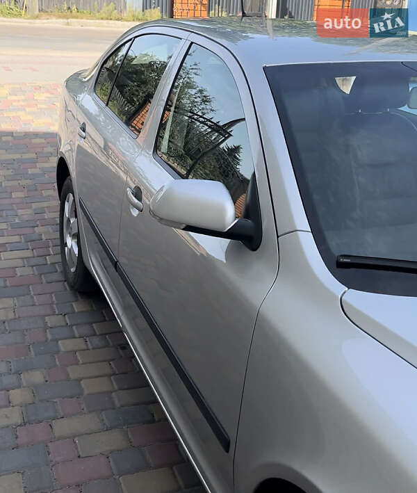 Лифтбек Skoda Octavia 2006 в Олевске