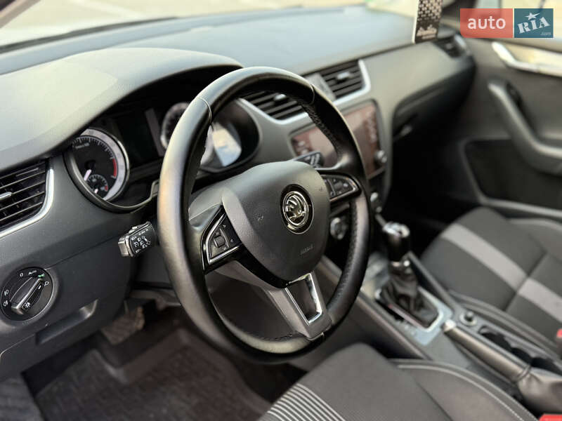 Універсал Skoda Octavia 2017 в Чернівцях