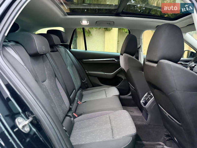 Универсал Skoda Octavia 2020 в Ужгороде