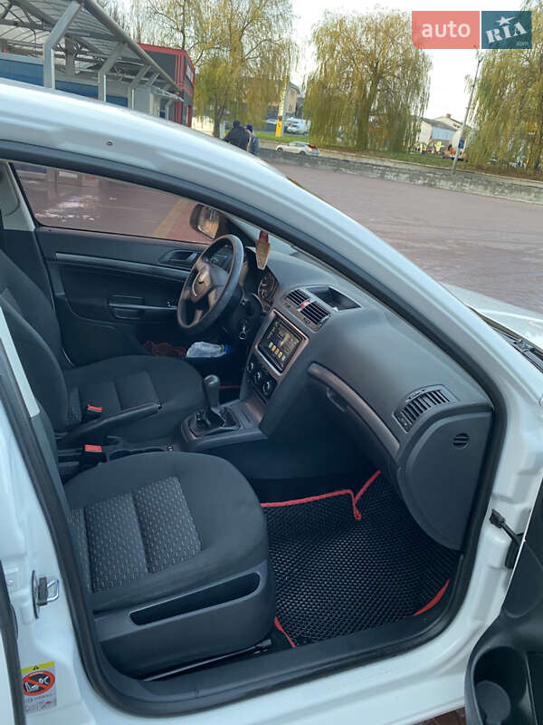 Лифтбек Skoda Octavia 2010 в Ровно