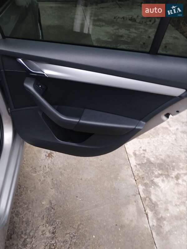 Універсал Skoda Octavia 2015 в Старокостянтинові