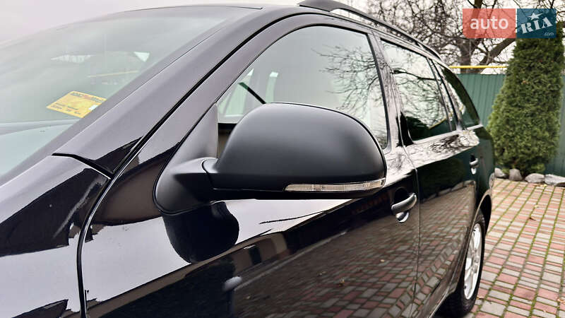 Универсал Skoda Octavia 2010 в Хороле