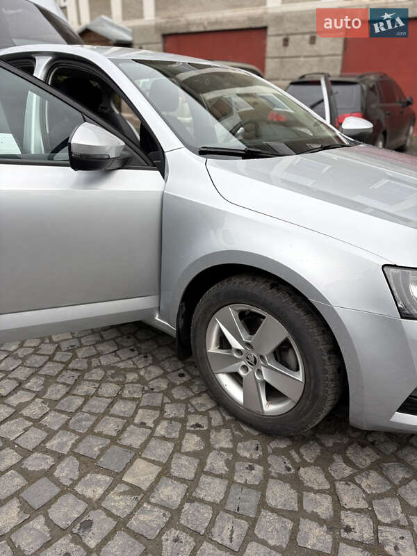 Лифтбек Skoda Octavia 2019 в Львове