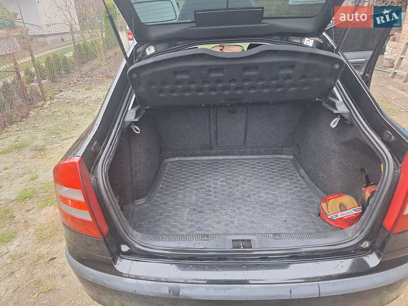 Лифтбек Skoda Octavia 2006 в Каменке-Бугской