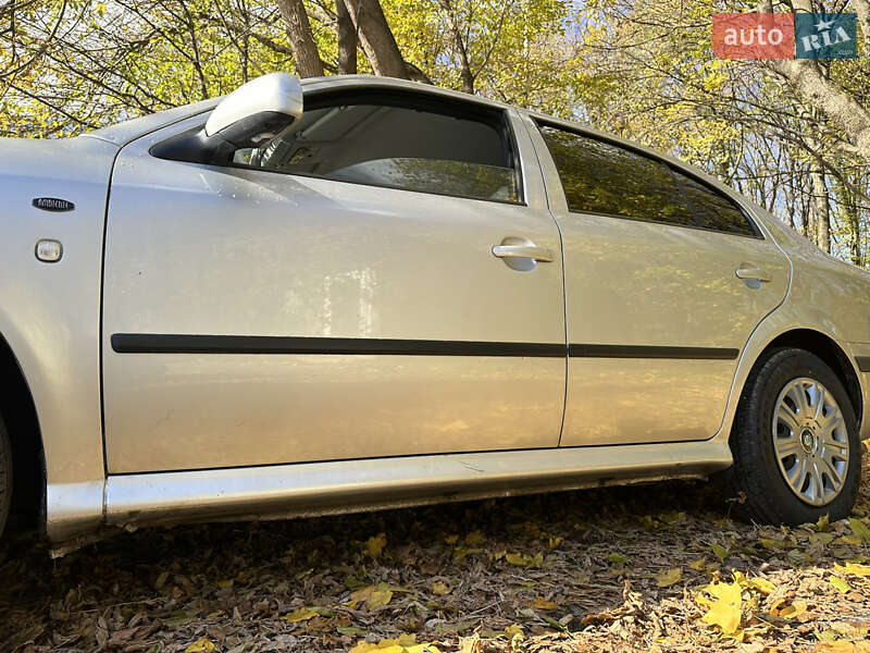 Лифтбек Skoda Octavia 2003 в Хмельницком