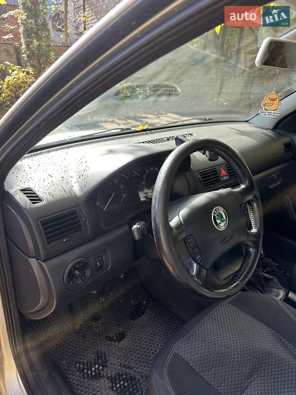 Лифтбек Skoda Octavia 2003 в Хмельницком