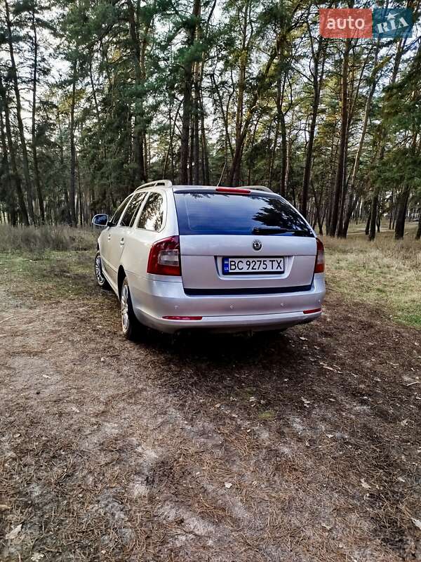 Універсал Skoda Octavia 2011 в Сумах