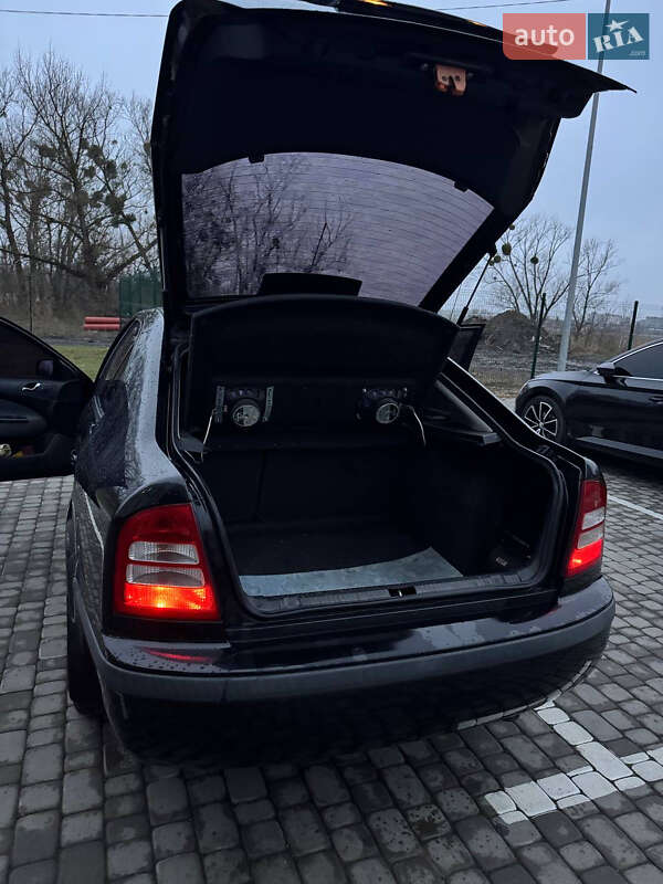 Лифтбек Skoda Octavia 2008 в Шептицькому