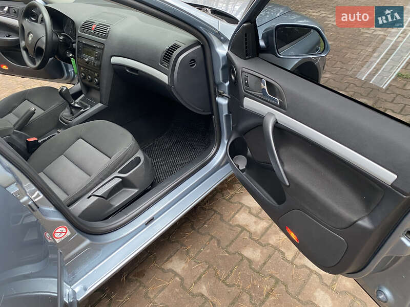 Лифтбек Skoda Octavia 2006 в Новояворовске