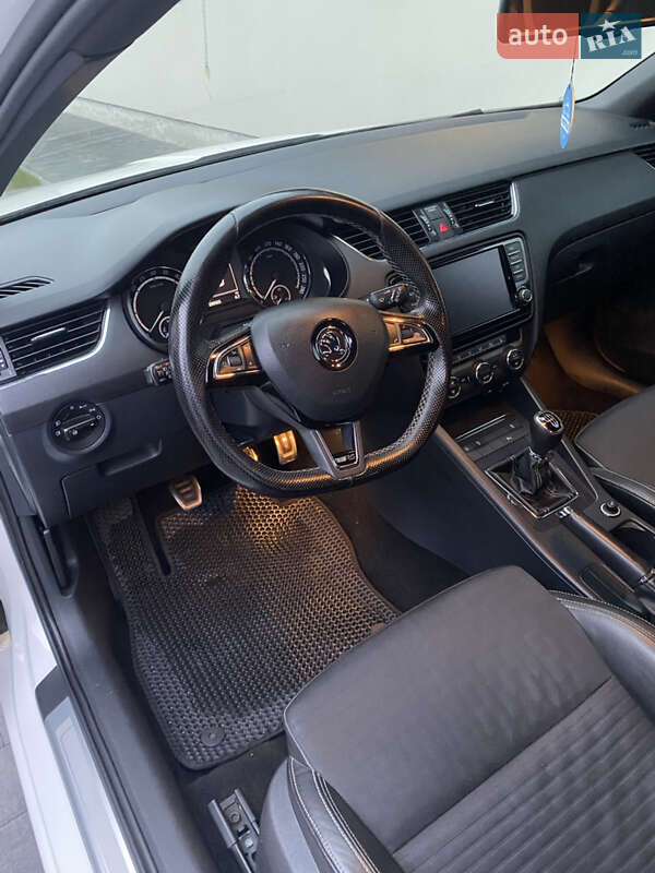 Универсал Skoda Octavia 2015 в Ужгороде