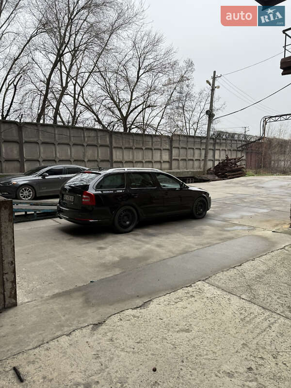 Універсал Skoda Octavia 2009 в Дніпрі