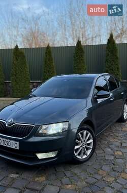 Лифтбек Skoda Octavia 2015 в Ужгороде