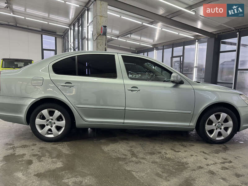 Лифтбек Skoda Octavia 2009 в Ровно