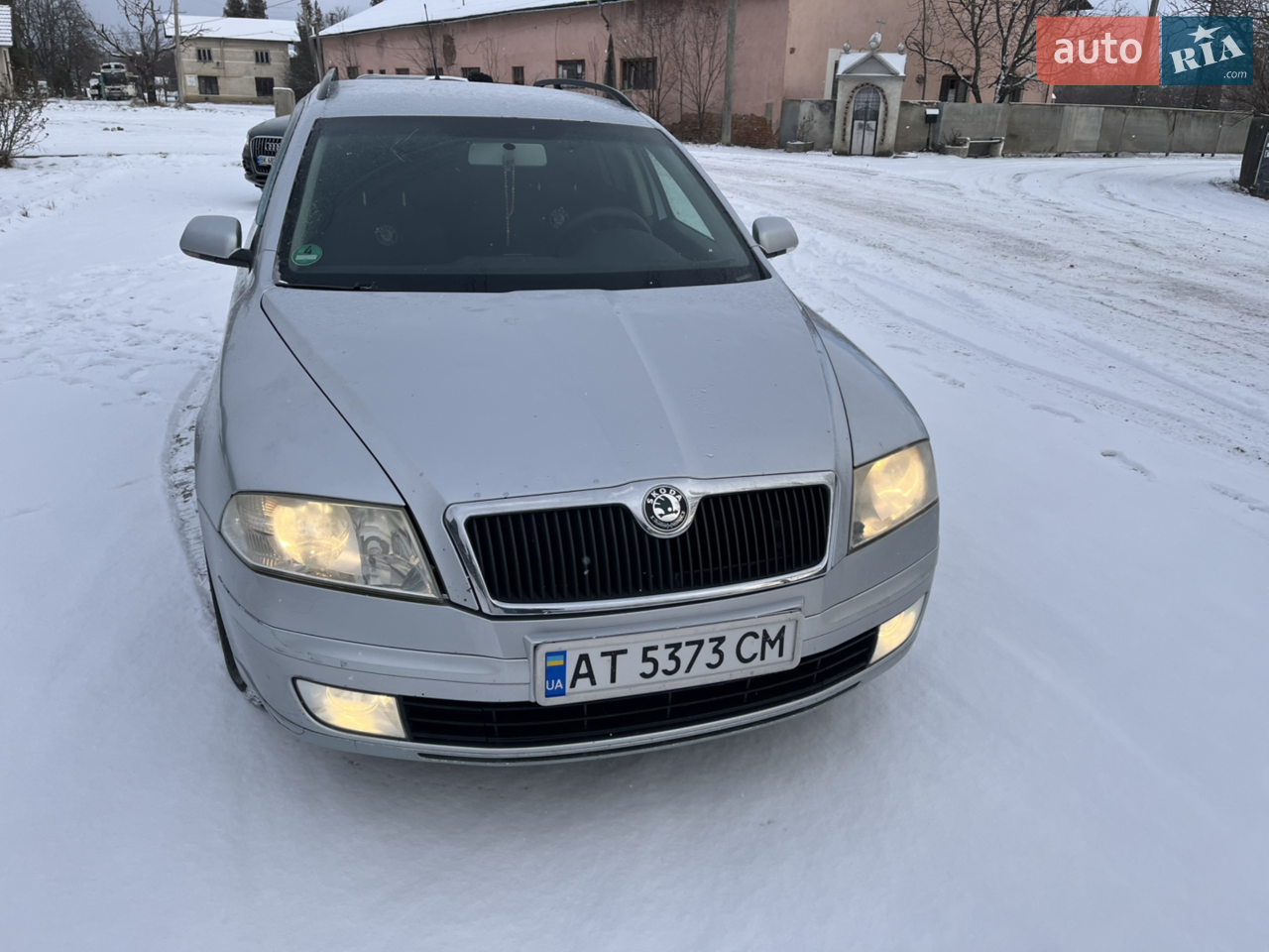 Продам Хорошу Машину На повному ходу Мотор коробка Супер Все працює Жодної помилки ходова без зауважень Я власник Любий вид переоформлення Страховка є З мінусів є сліди від граду з одної сторони На їзду не впливає Цікавить обмін На обмін дороще Торг Розумний є Ціна Адекватна