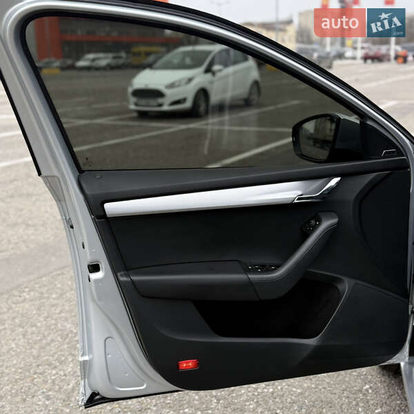 Універсал Skoda Octavia 2016 в Чернівцях