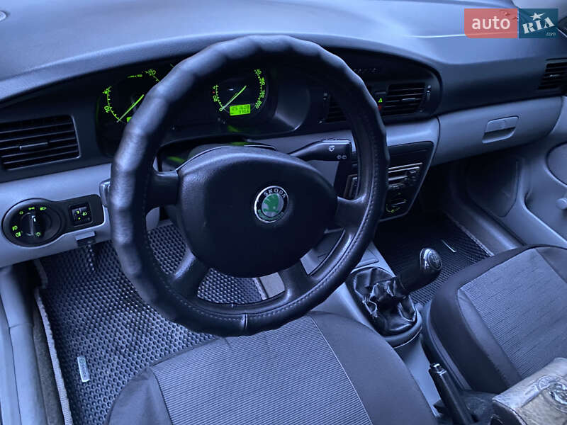 Лифтбек Skoda Octavia 2002 в Херсоне