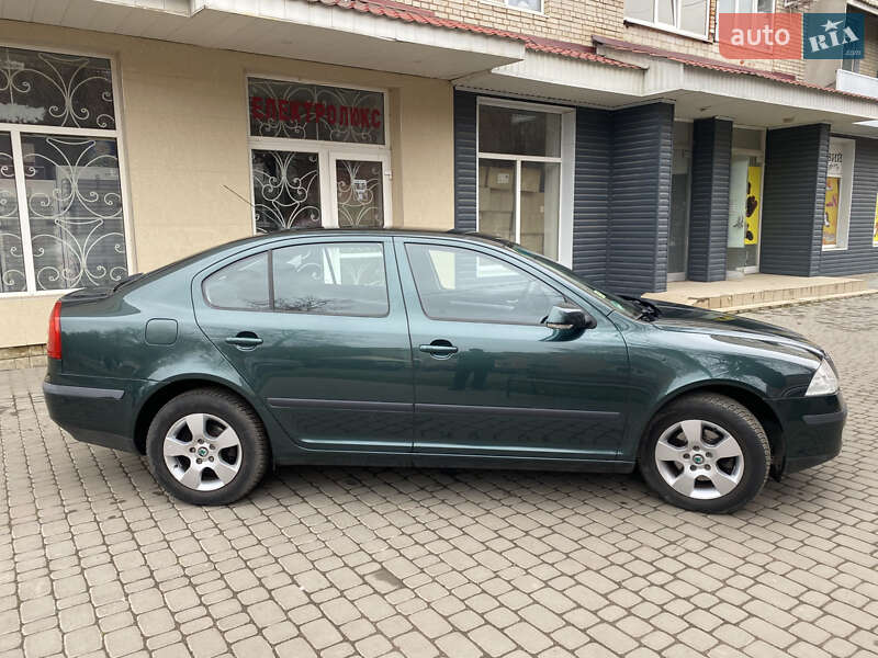 Лифтбек Skoda Octavia 2008 в Ямполе
