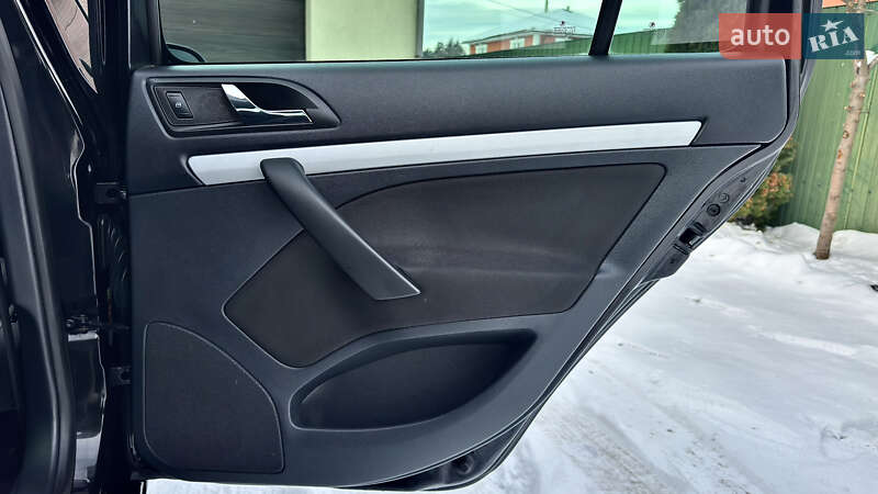 Универсал Skoda Octavia 2013 в Хороле