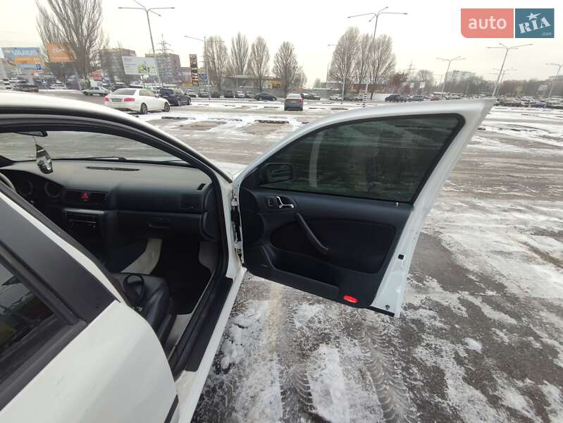 Лифтбек Skoda Octavia 2002 в Днепре