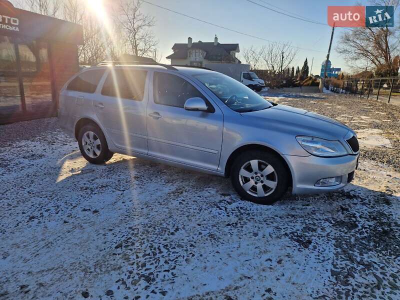 Универсал Skoda Octavia 2012 в Мостиске