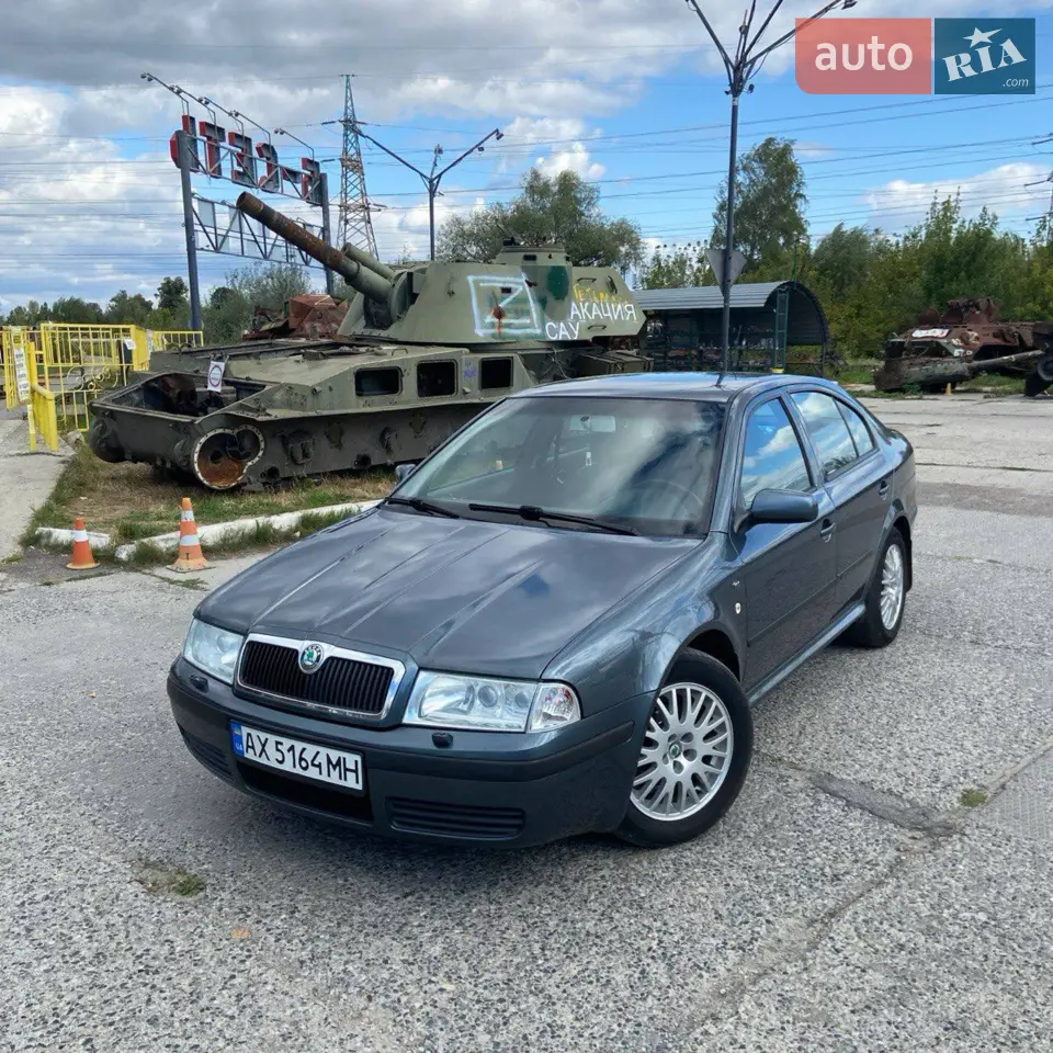 Авто у володінні трохи більше 2 років, експлуатацією дуже задоволений. Обслуговується за регламентом (повністю обслужене), гроші на ремонт та обслуговування не шкодував. 
1.6 газ-бензин (газ встановив 2 роки тому). 
Всі стекла рідні, без тріщин. 
Кузов в ДУЖЕ гарному стані, без іржі та значних подряпин. 
В тому році був заправлений кондиціонер. 
Промита піч. 
Пів роки тому була замінена КПП (з пробігом 120 000).
Повністю зроблені тормоза. 
Замінена лямбда-зонд на двигуні та глушнику.
Капітально відновлено генератор.
При покупці було замінено ремінь ГРМ та помпу.
Резина експлуатується тільки другий сезон (Hankook).
Встановленні нові пружини (стала себе краще відчувати на бездоріжжі).
Кожне обслуговування та ремонт записані. При бажанні можу надіслати.
Причина продажу- поява іншого автомобіля.
За більш детальною інформацією звертайтесь за телефоном. 