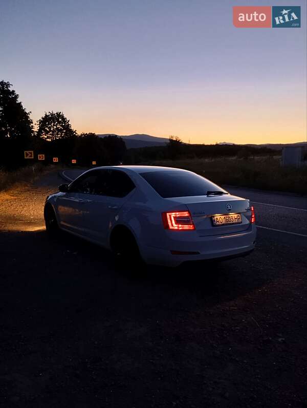 Лифтбек Skoda Octavia 2016 в Ужгороде