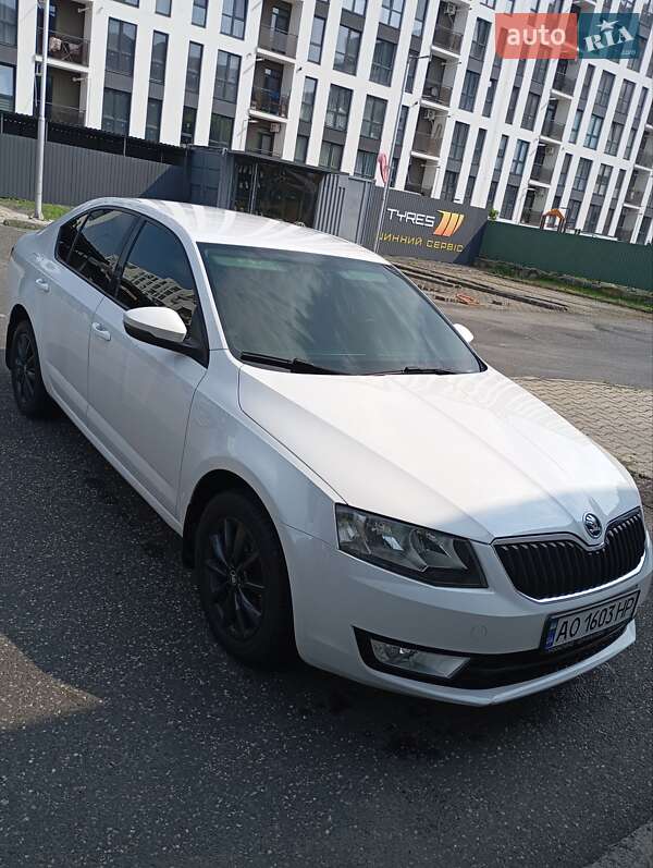 Лифтбек Skoda Octavia 2016 в Ужгороде