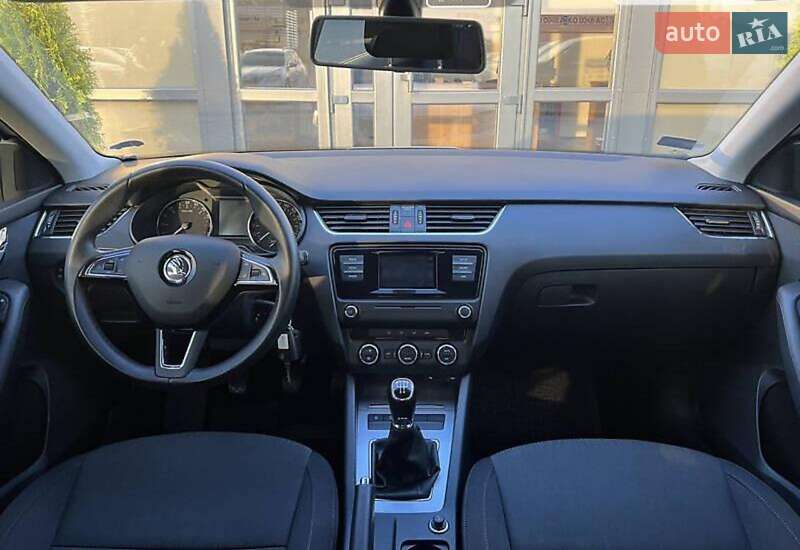 Лифтбек Skoda Octavia 2016 в Ужгороде