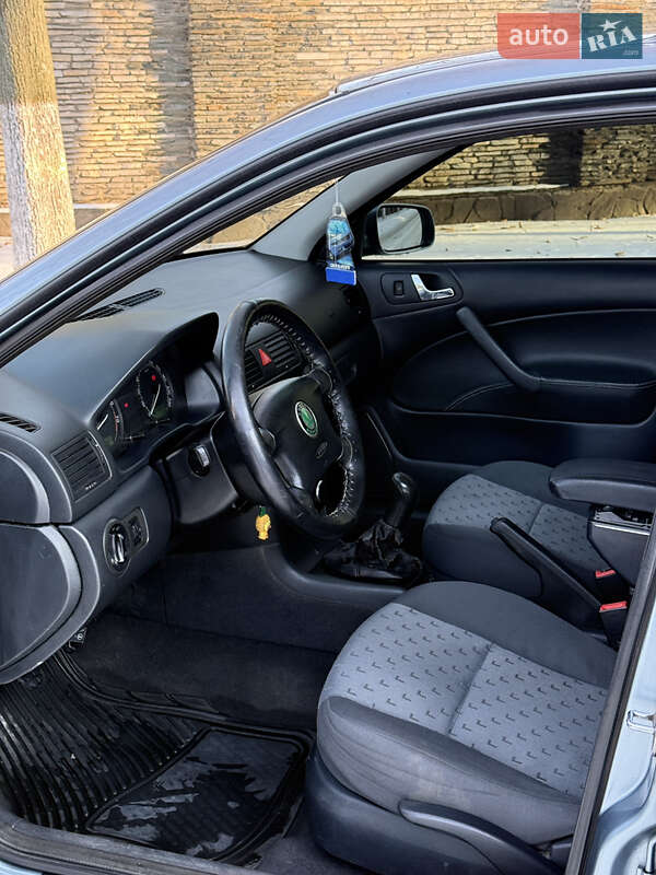 Лифтбек Skoda Octavia 2005 в Днепре