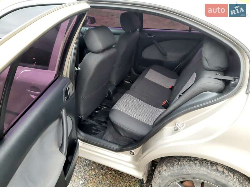 Лифтбек Skoda Octavia 2005 в Тарановке