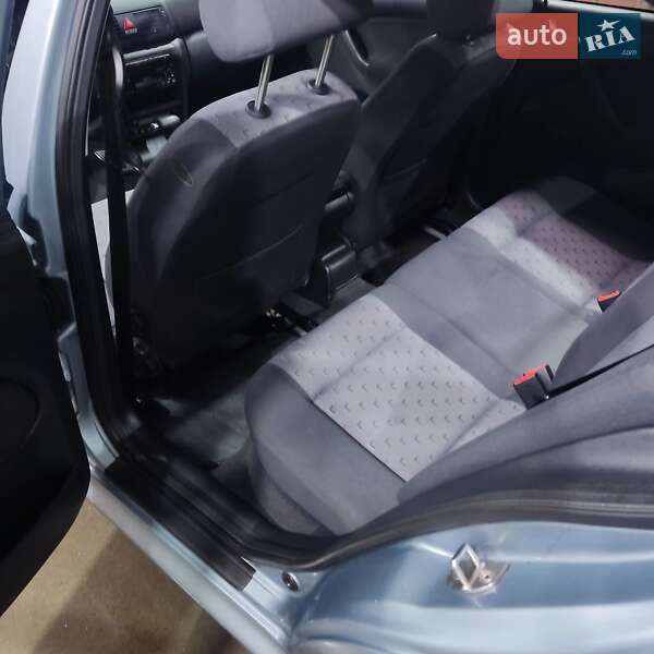 Лифтбек Skoda Octavia 2003 в Хмельницком