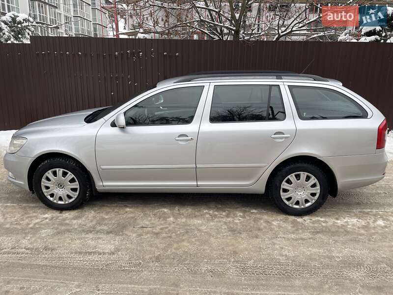 Универсал Skoda Octavia 2010 в Ирпене